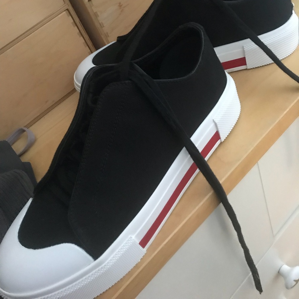 Almost new Alexander McQueen sneakers. Size 9.
